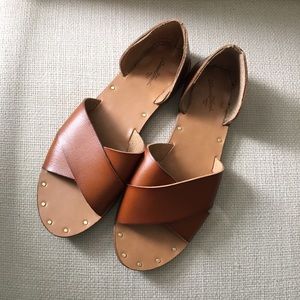 ⚪5/$25 Universal Thread cognac faux leather sandals